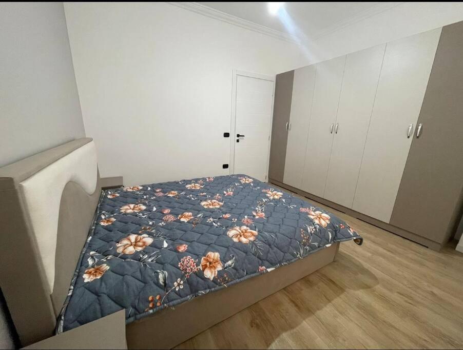 Avi - Daily Rent Apartment Tirana Exterior foto